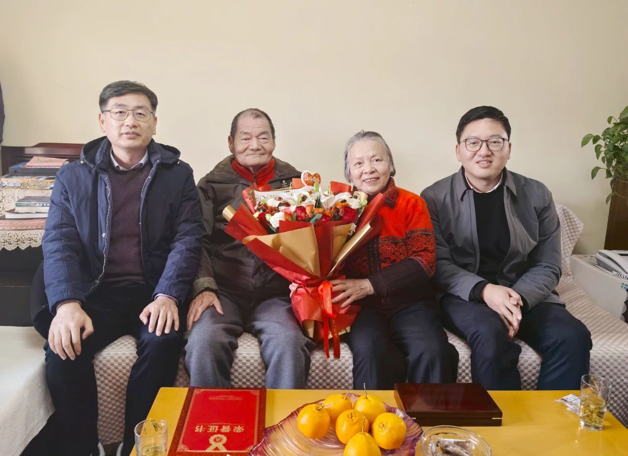 1737858900559160.jpg cb1a917cb4672c884f57490d14653809.jpg