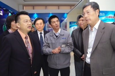 2010年，全國(guó)政協(xié)副主席、全國(guó)工商聯(lián)主席黃孟復(fù)視察天通裝備產(chǎn)業(yè)基地